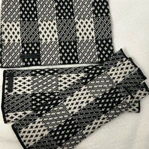 Coach 100% Cashmere Hat & Fingerless Gloves Set (S,X/S)– Black & Ivory Plaid
